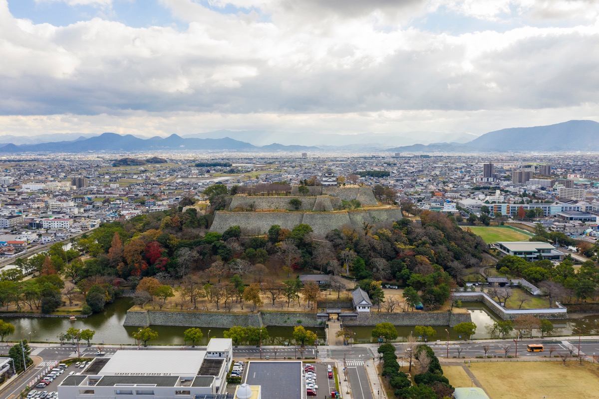 写真02：Bird’s eye view of Marugame Castle Ruins from the north 2