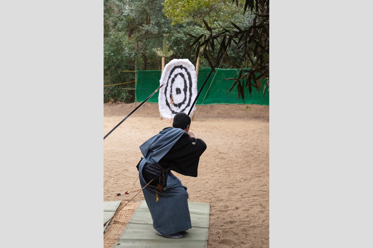 写真06：An archer shooting (2)