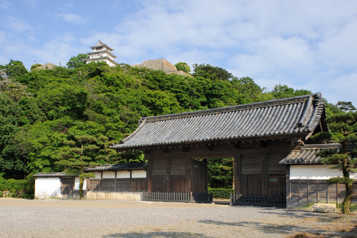 写真08：Castle keep viewed from Genkansaki Gomon Gate