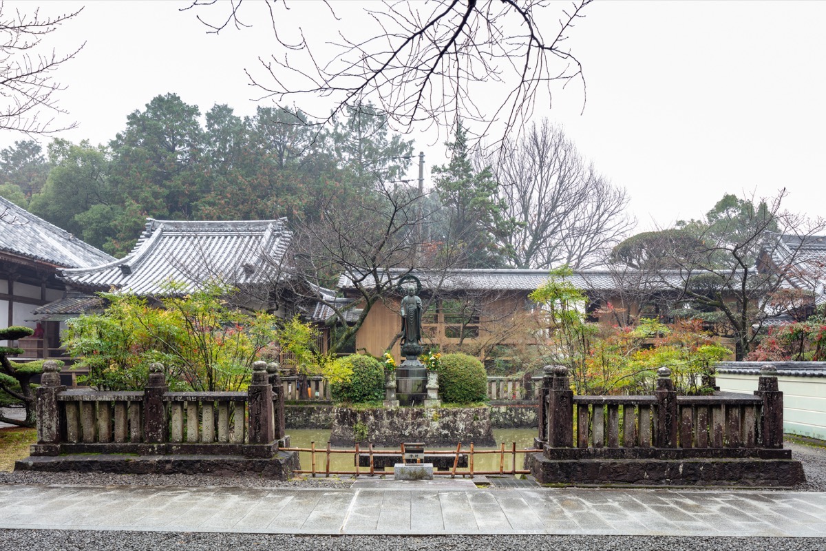 写真09：銅製地蔵菩薩立像