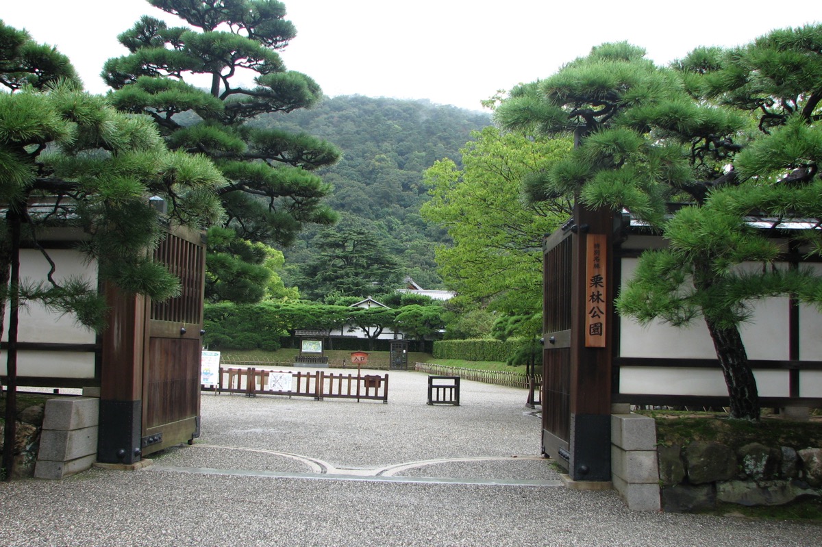 写真04：Higashimon Gate