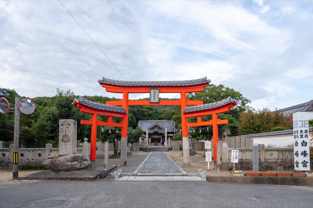 写真02：Miwadorii Gate