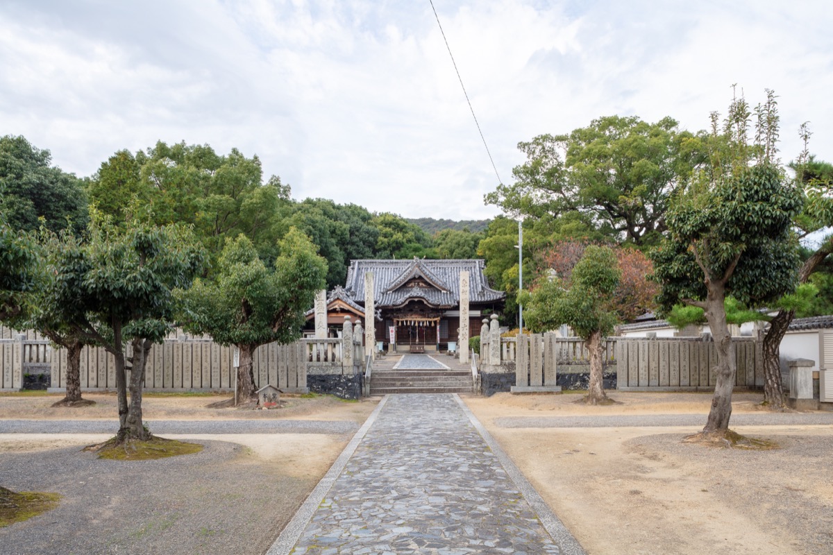 写真04：Shiraminegu Shrine from the Promenade